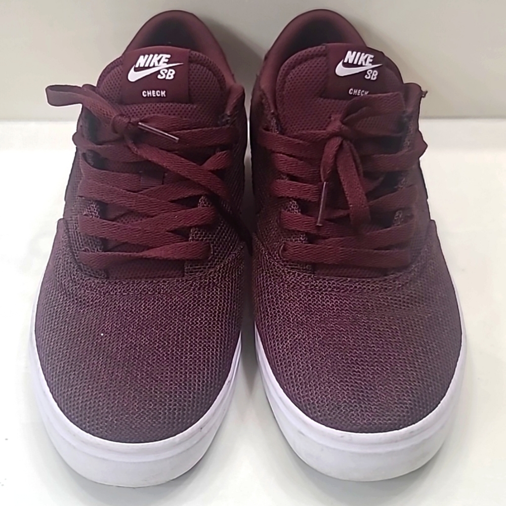 Size 10 US men's maroon  Nike shoes